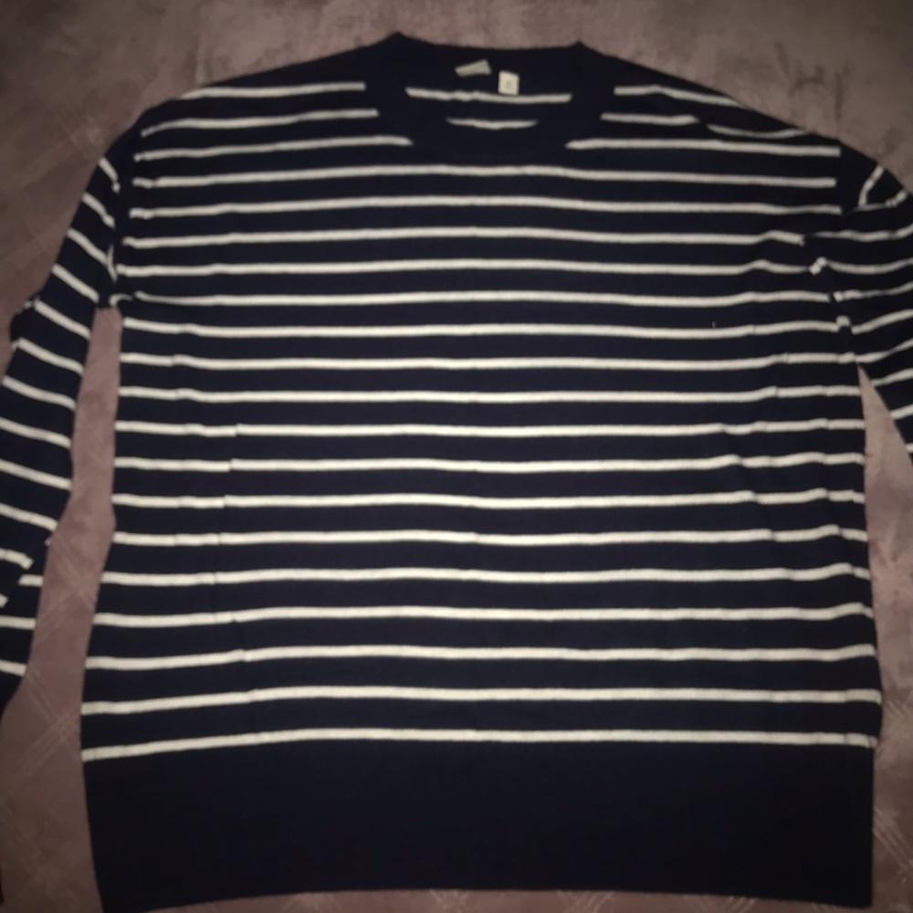 Gap navy and white striped medium long sleeve shirt.